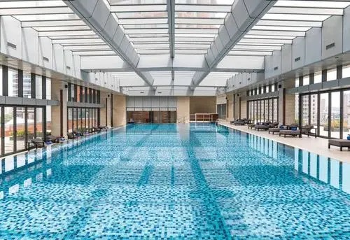 使用紫外線殺菌，池水清澈健康