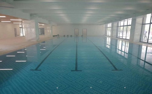 技術(shù)人員正在進(jìn)行調(diào)試