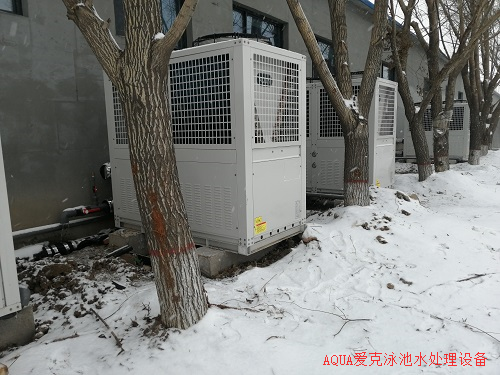 博興縣福溪花園游泳館采用了愛克空氣源熱泵在雪中依然運行穩(wěn)定