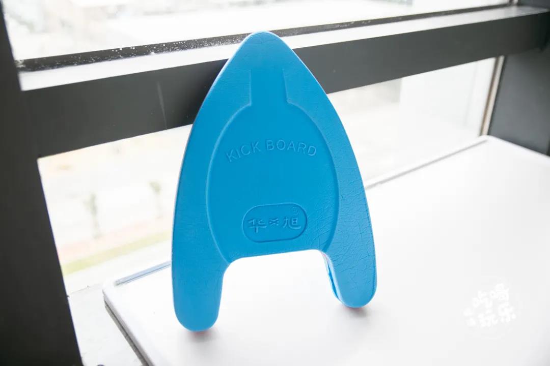 如果你是旱鴨子，也不用怕下水，輔助工具包括貝漂和浮板等等，專業(yè)的“裝備”這里統(tǒng)統(tǒng)有。