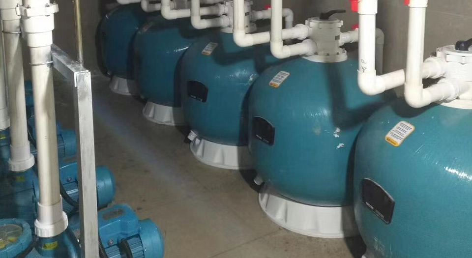 泳池設(shè)備機房中的過濾砂缸