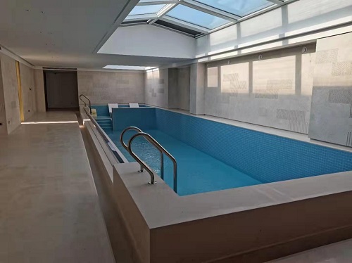 山東煙臺濱湖萬麗小區(qū)建設(shè)了一個會所泳池