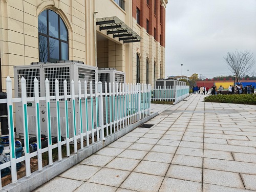 泳池設(shè)備分類(lèi)之一空氣能熱泵現(xiàn)場(chǎng)實(shí)拍