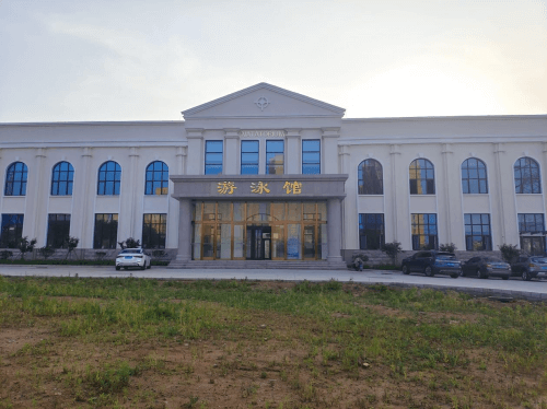 學(xué)校游泳館采用AQUA愛克泳池設(shè)備