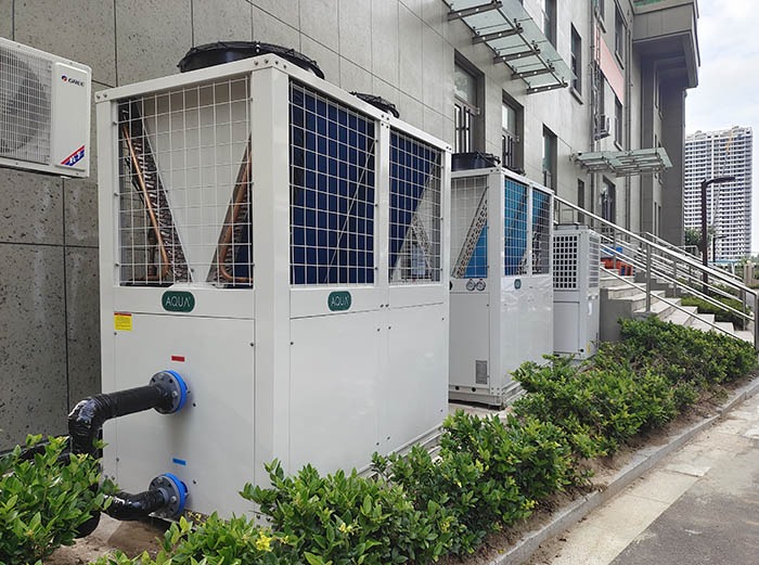 空氣源恒溫?zé)岜? width=